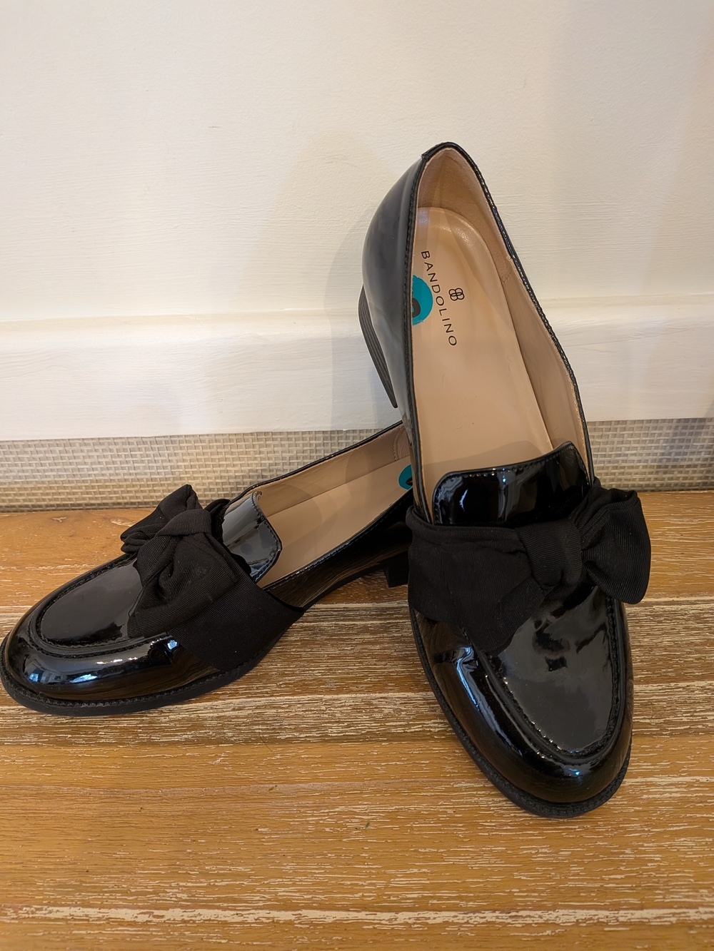 Bandolino Black Patent Bow Loafers for Women Size 8
